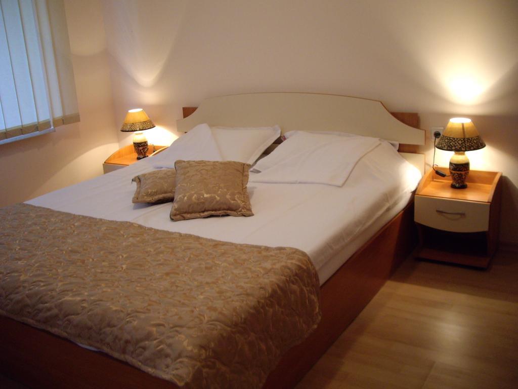 Private Apartments In Privilige Fort Beach 埃勒尼特 外观 照片